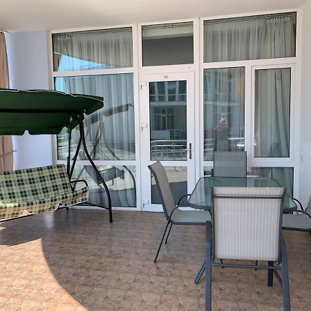 Appartement Town-House Golden Bugaz à Karolino-Buhaz Extérieur photo