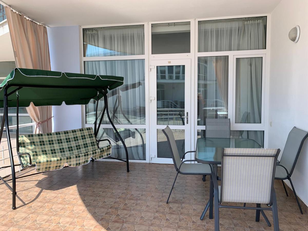 Appartement Town-House Golden Bugaz à Karolino-Buhaz Extérieur photo
