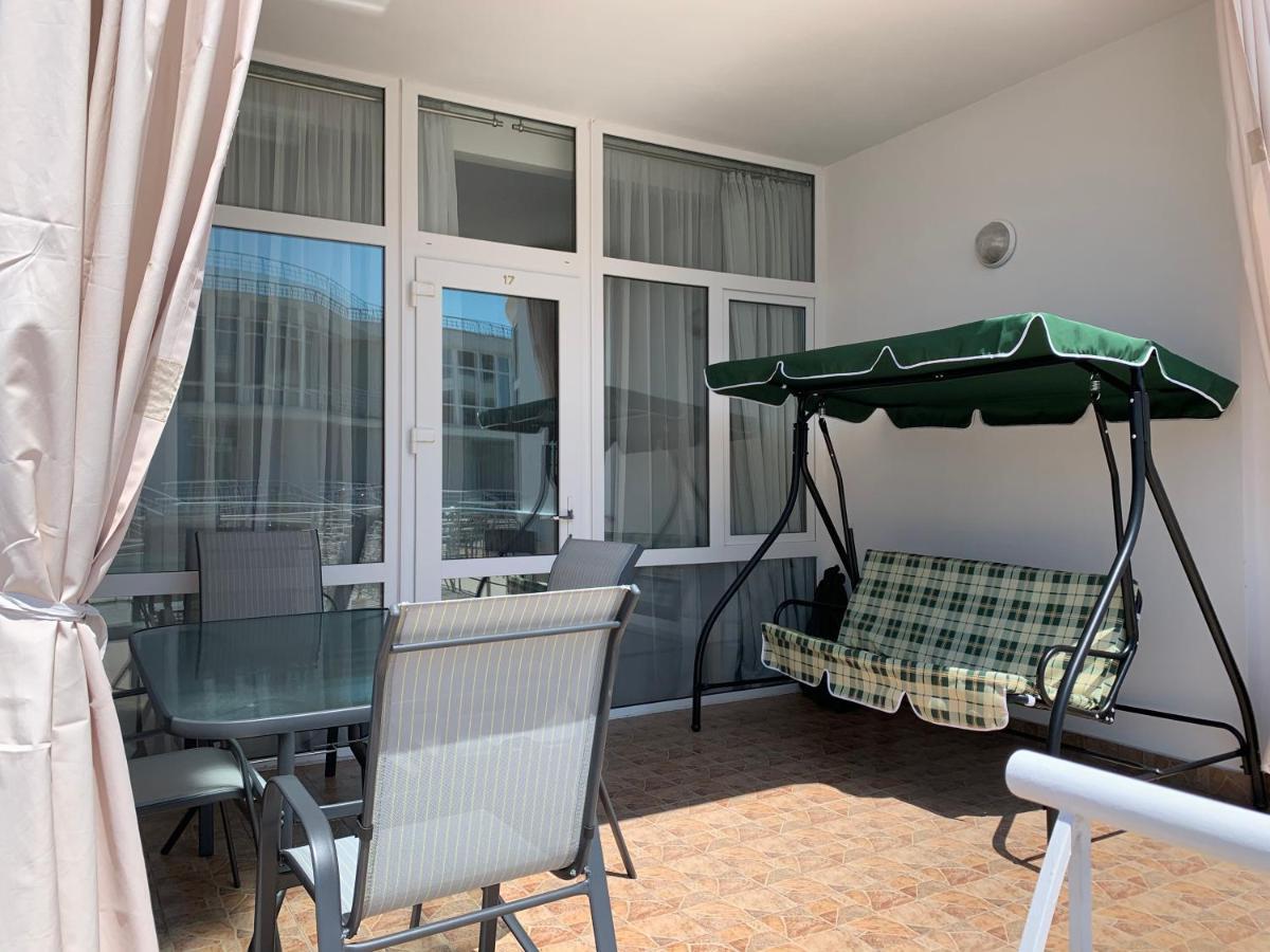 Appartement Town-House Golden Bugaz à Karolino-Buhaz Extérieur photo