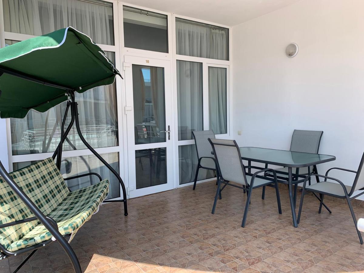 Appartement Town-House Golden Bugaz à Karolino-Buhaz Extérieur photo