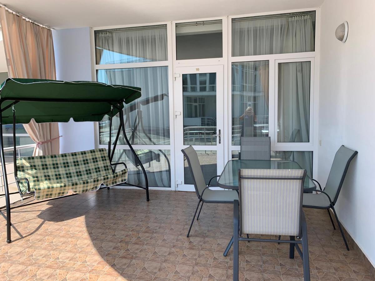 Appartement Town-House Golden Bugaz à Karolino-Buhaz Extérieur photo